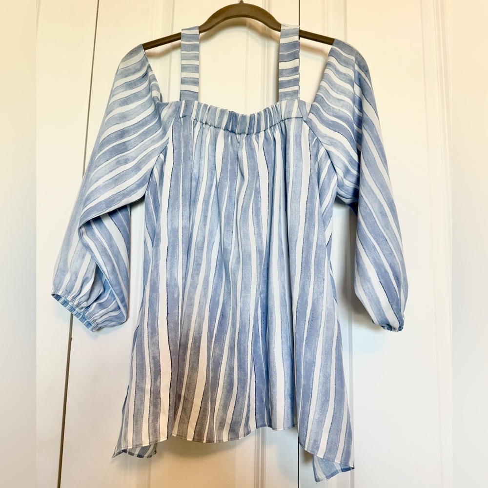 Vince Camuto blue striped cold shoulder blouse - Picture 3 of 8